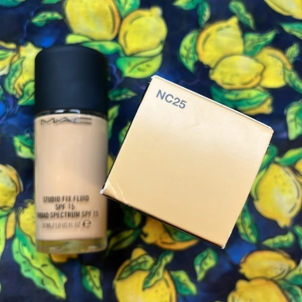 Brand New MAC Studio Fix Fluid SPF15 Foundation NC25 Matte Finish Long-Wearing